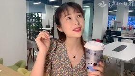 吃瓜龙果傻笑,傻笑成趣