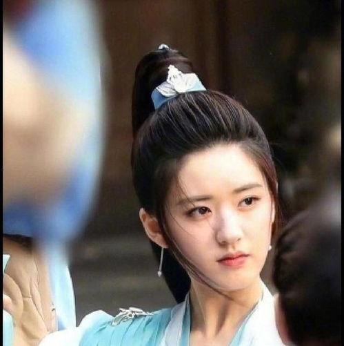 赵露思吃瓜路透,揭秘明星幕后生活瞬间