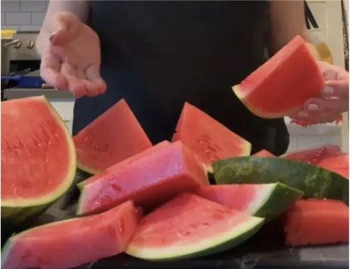 吃瓜美国,揭秘民众热衷于围观热点事件的背后原因