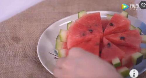 东北花样吃瓜,花样吃瓜，解锁夏日清凉新姿势
