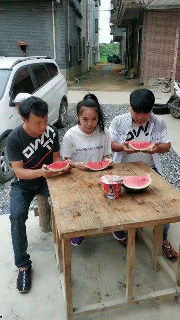 吃瓜比赛幽默,笑果连连！一场吃瓜比赛的欢乐盛宴